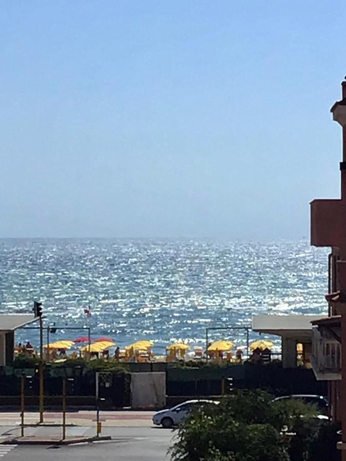 Ostia Bed And Beach Buitenkant foto