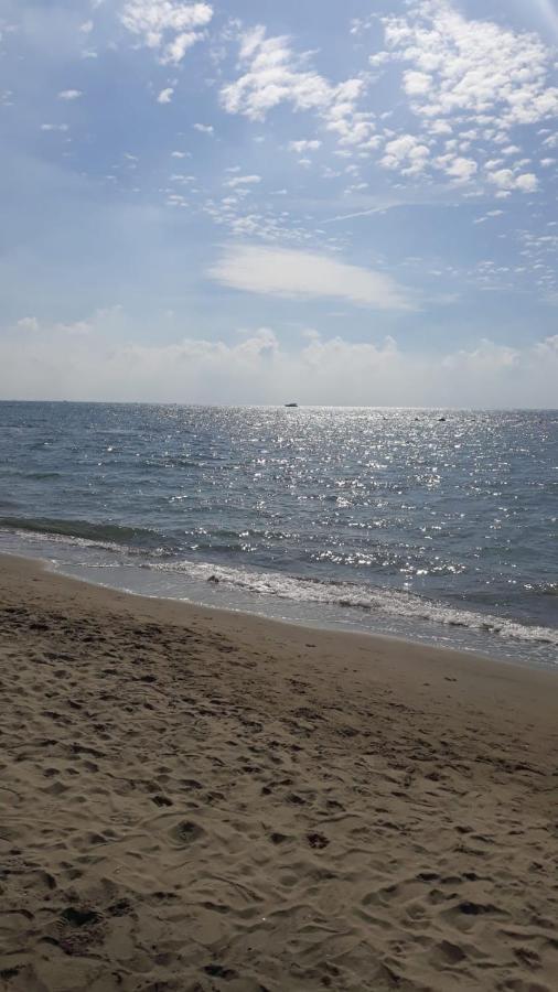 Ostia Bed And Beach Buitenkant foto