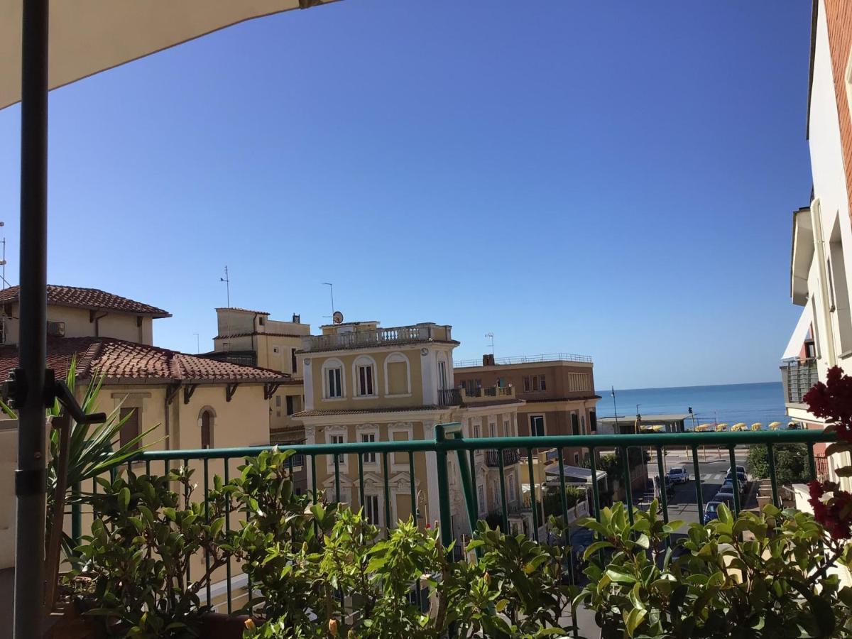 Ostia Bed And Beach Buitenkant foto